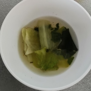 レタスとわかめの中華風スープ